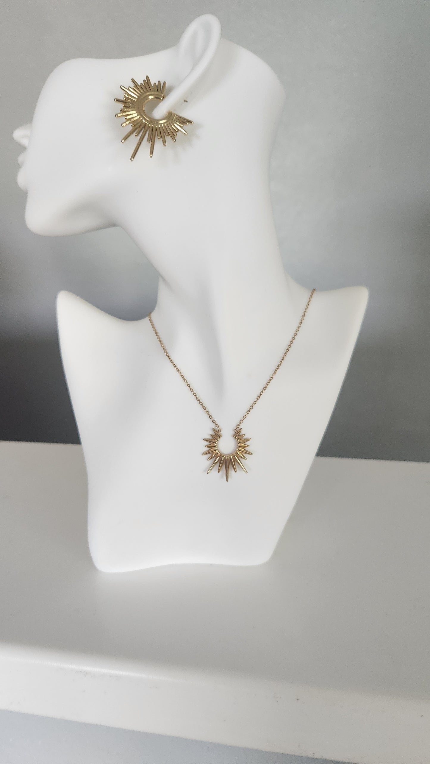 Phoebe Pendant Necklace
