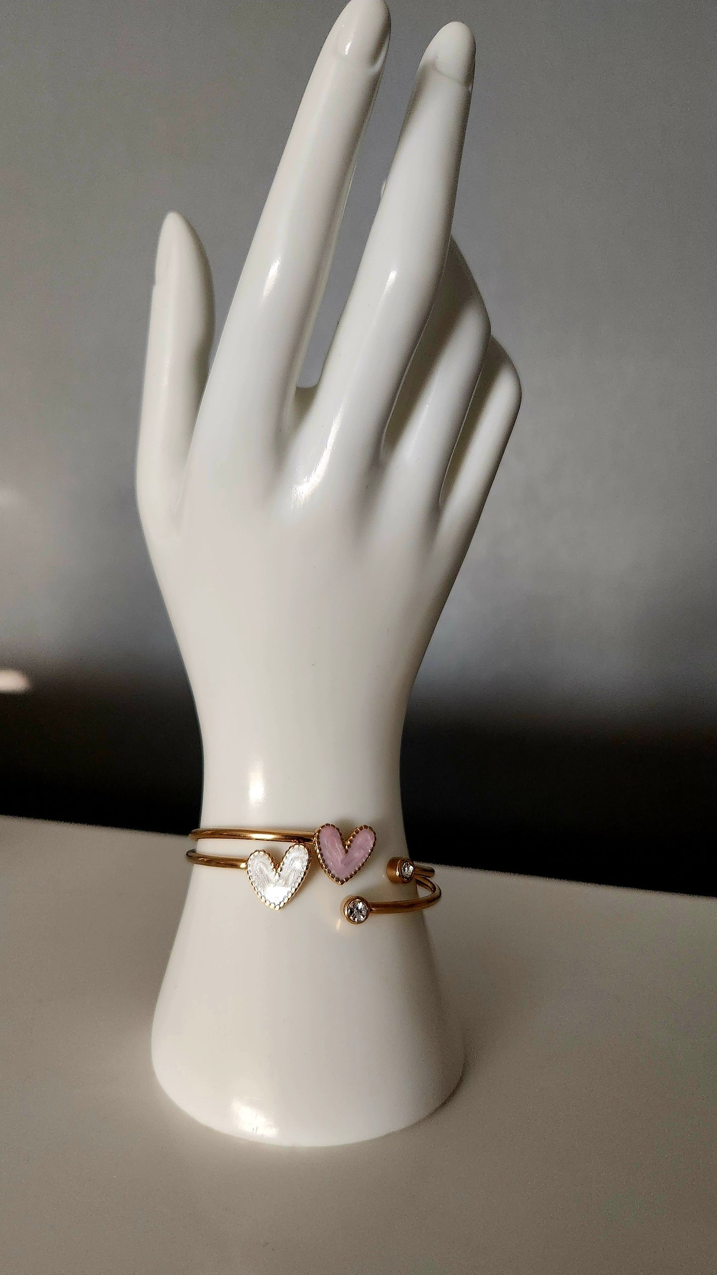 Dainty Heart Bangle