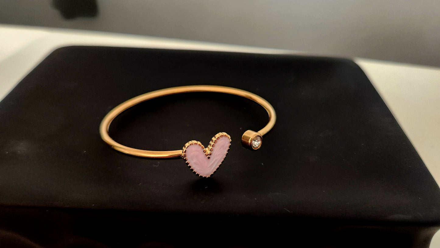 Dainty Heart Bangle