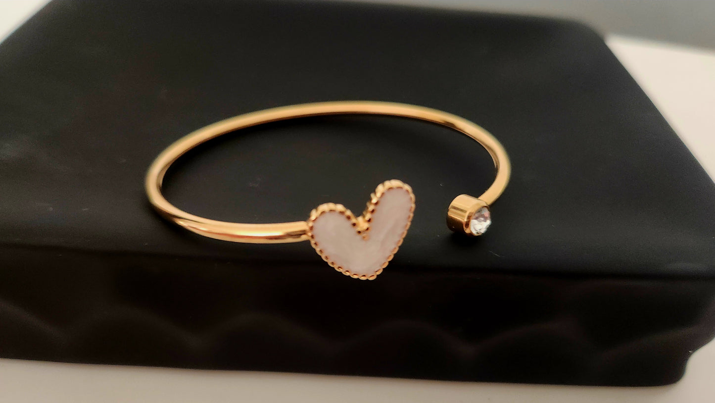 Dainty Heart Bangle