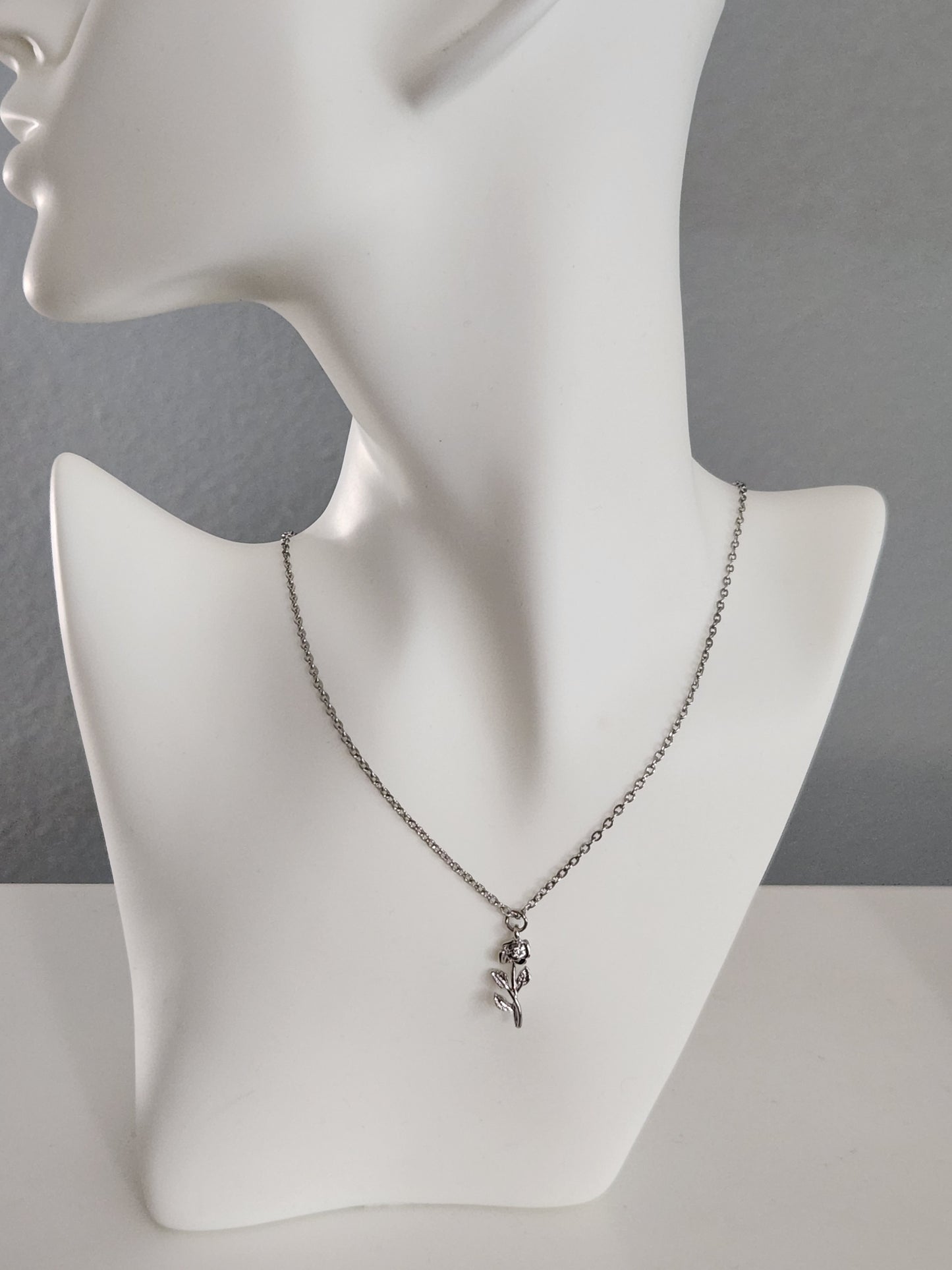 Rose Pendant Necklace