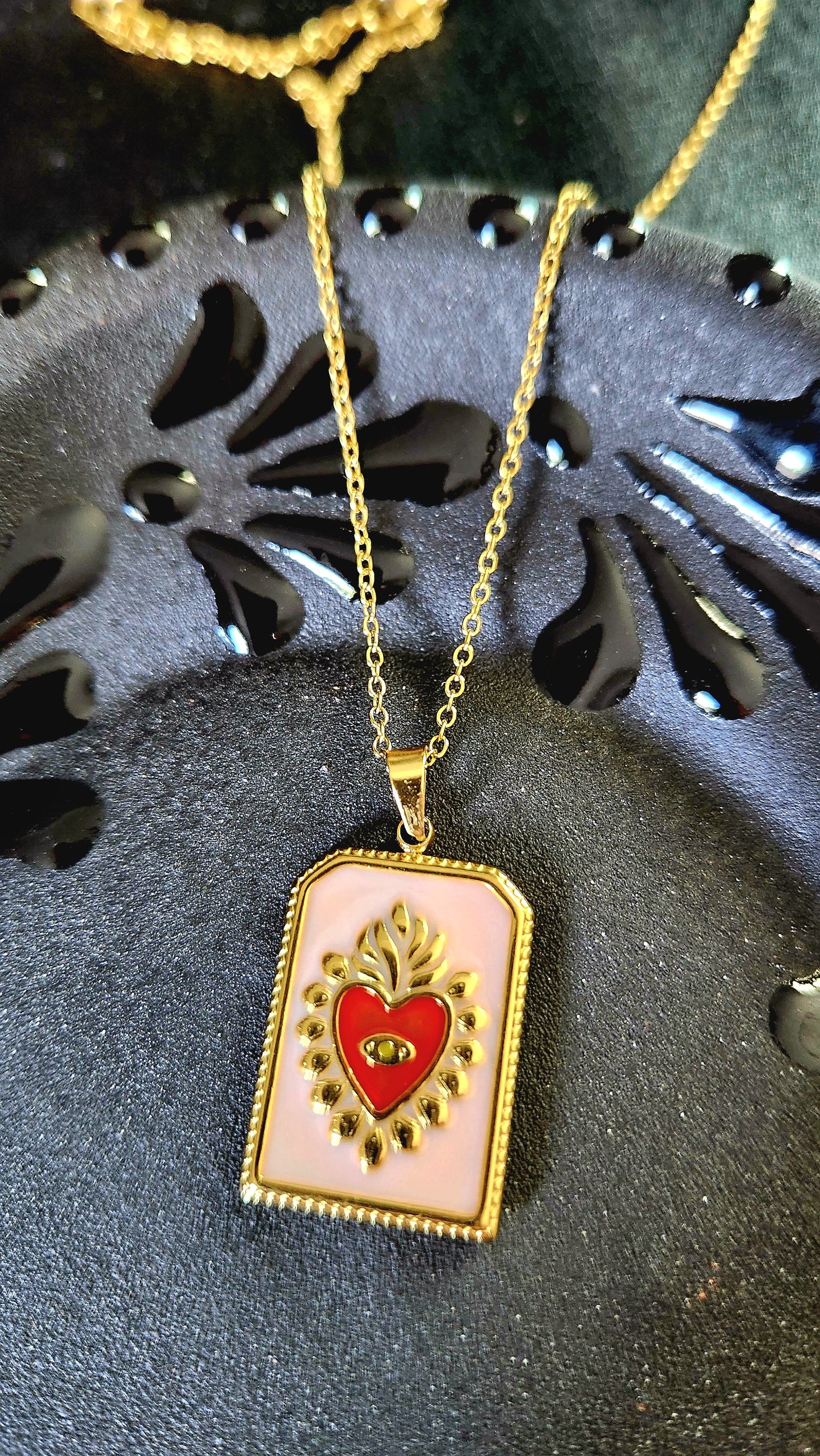 Maria Pendant Necklace