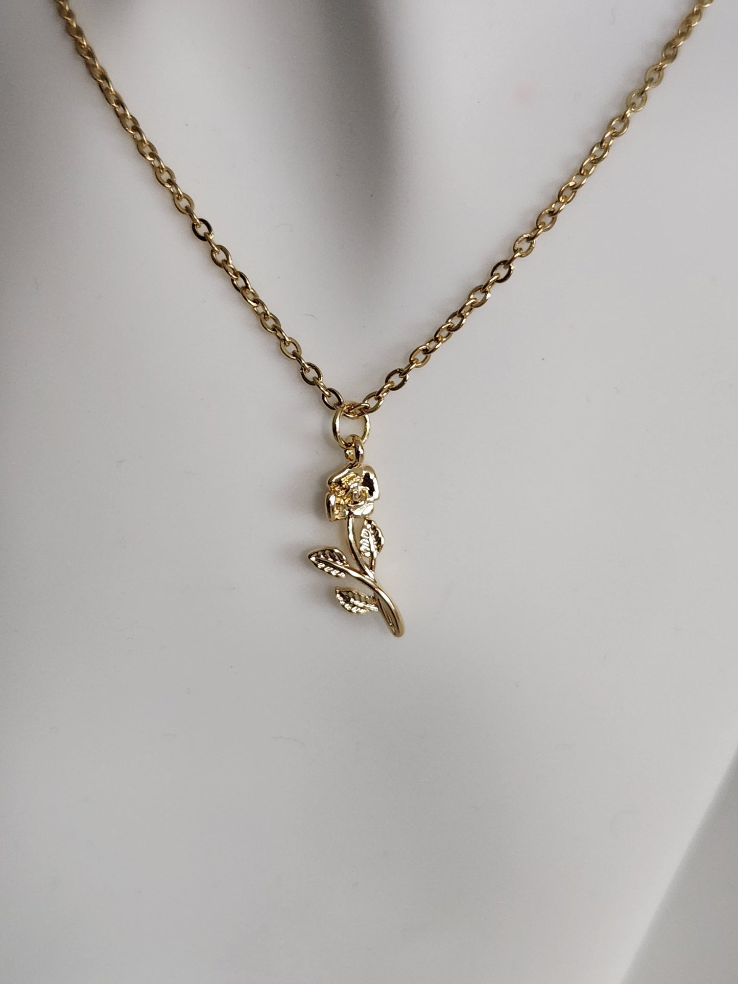 Rose Pendant Necklace