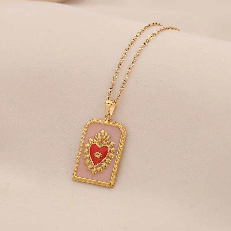 Maria Pendant Necklace