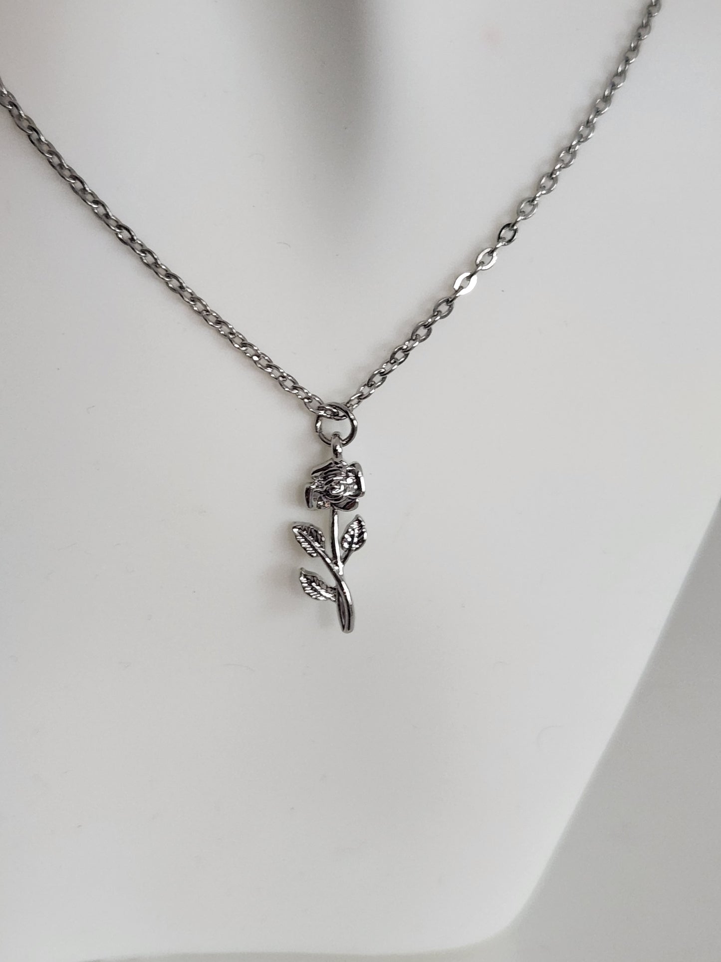 Rose Pendant Necklace