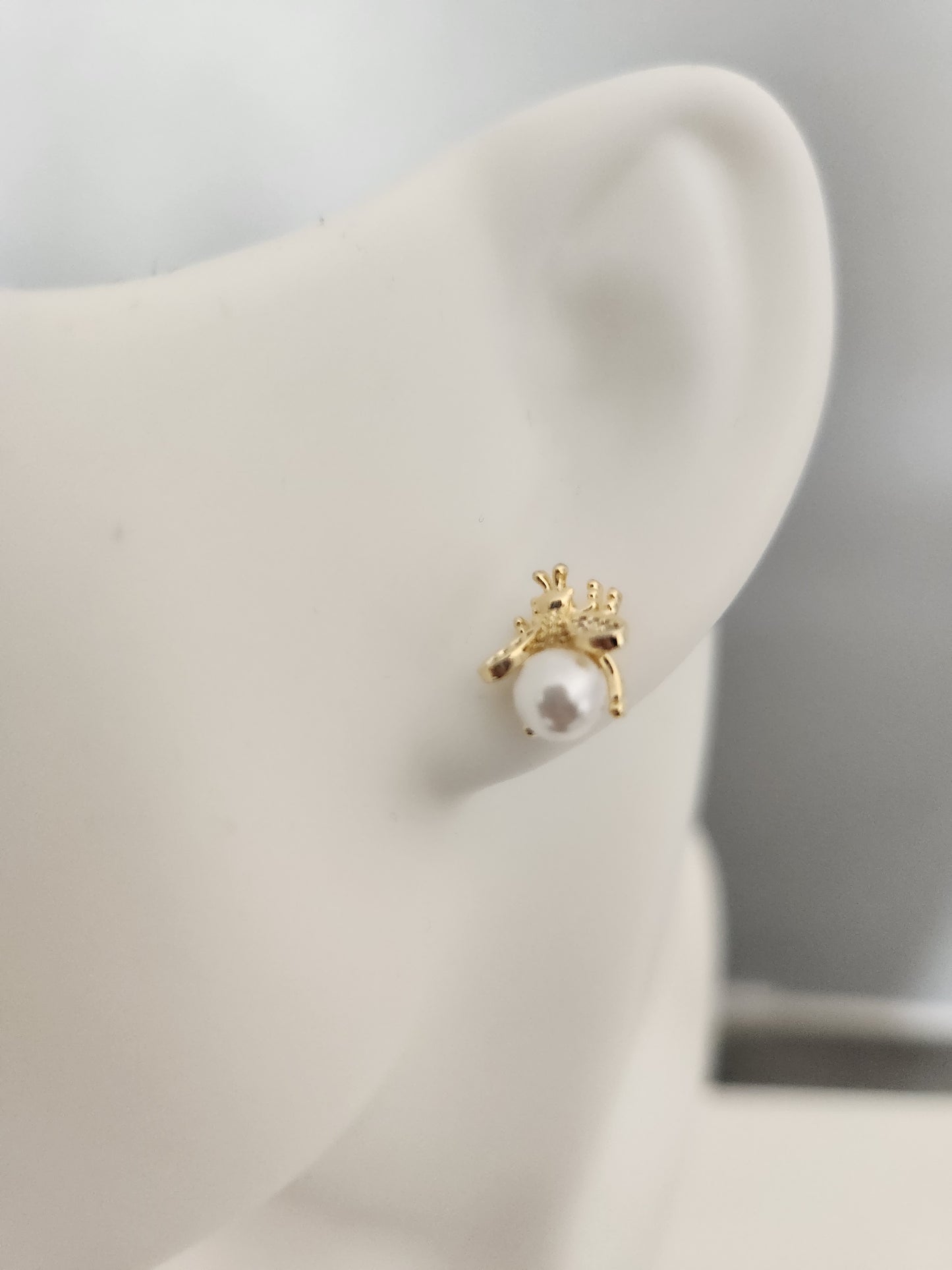 Bee Pearl Stud Earrings