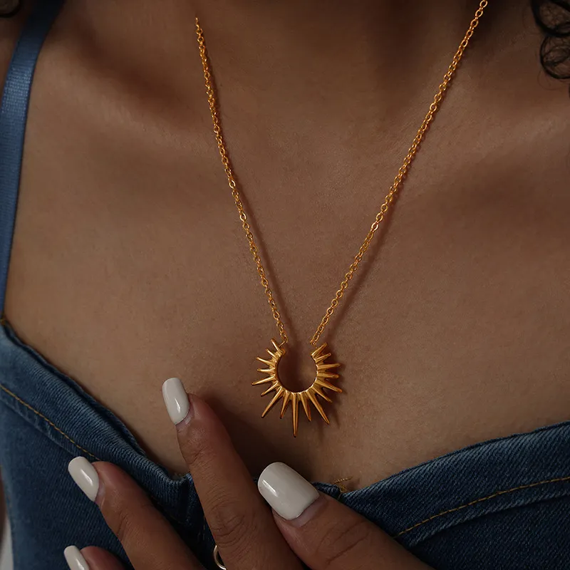 Sunny Pendant Necklace