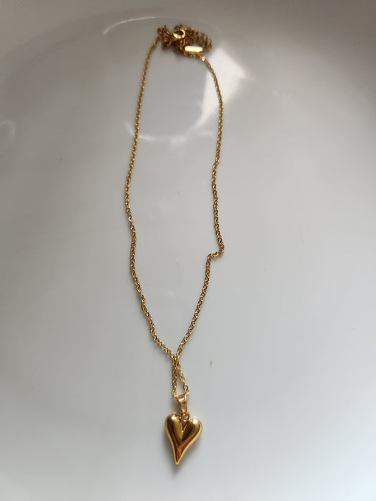 Gold heart on simple style chain