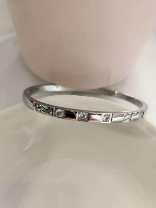 White gold plated Zircon bangle