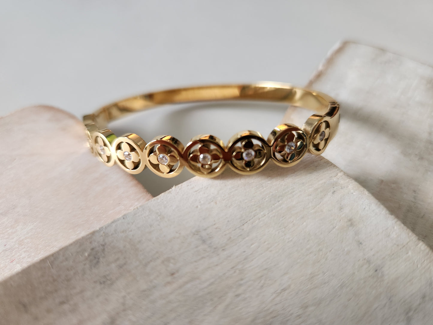 Daisy Gold Bangle