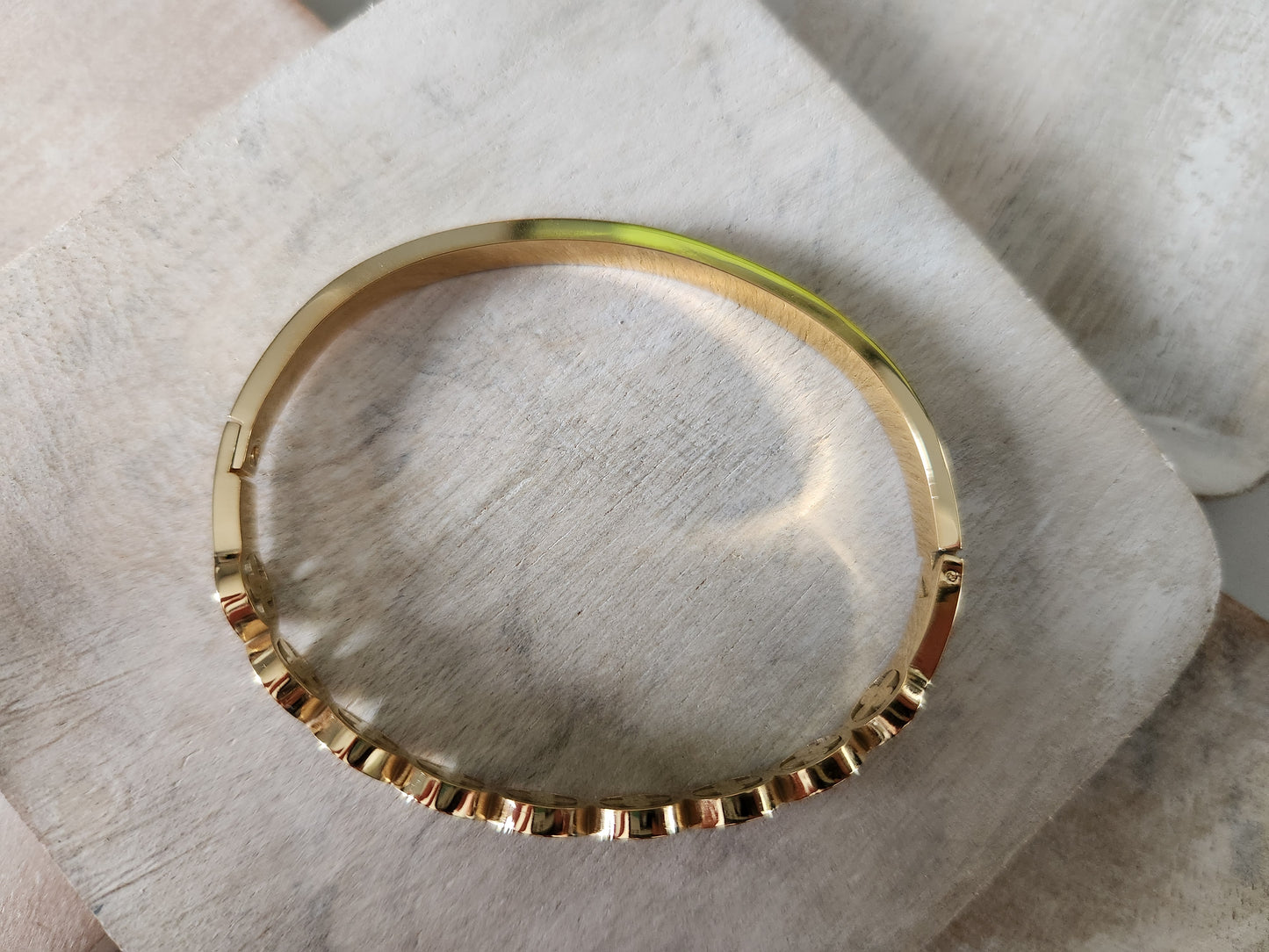 Daisy Gold Bangle