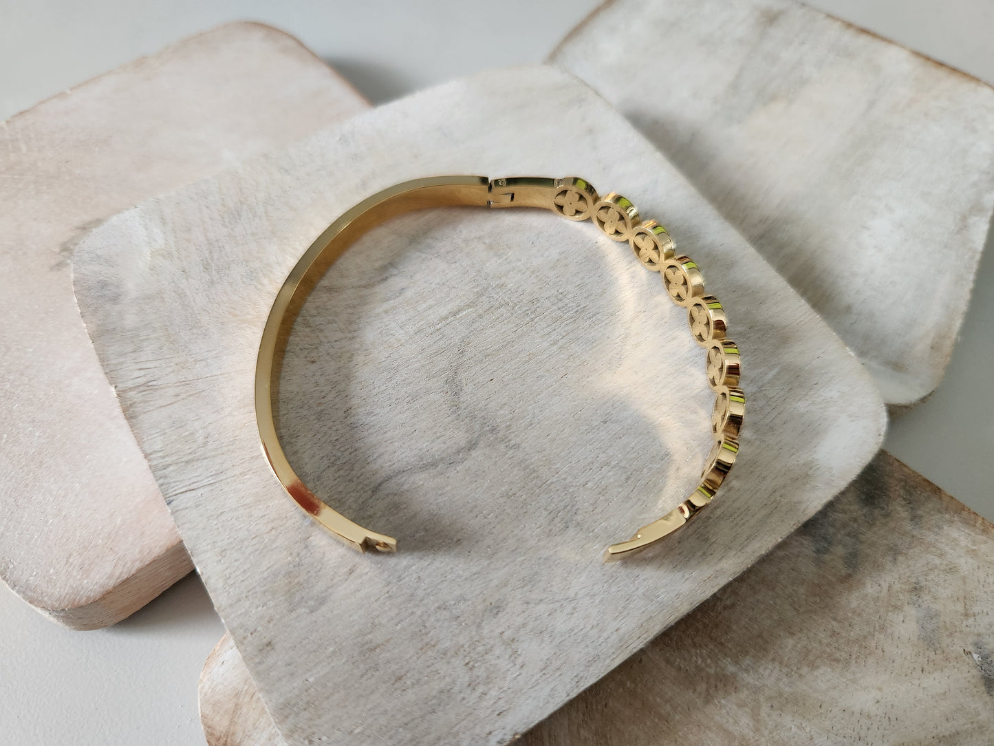 Daisy Gold Bangle