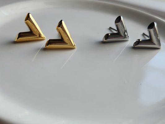 Vita Stud Earrings