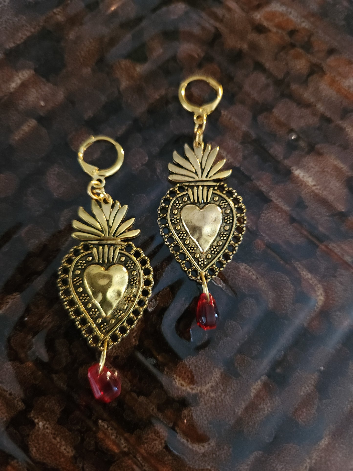 Corazon Gold Drop Earrings