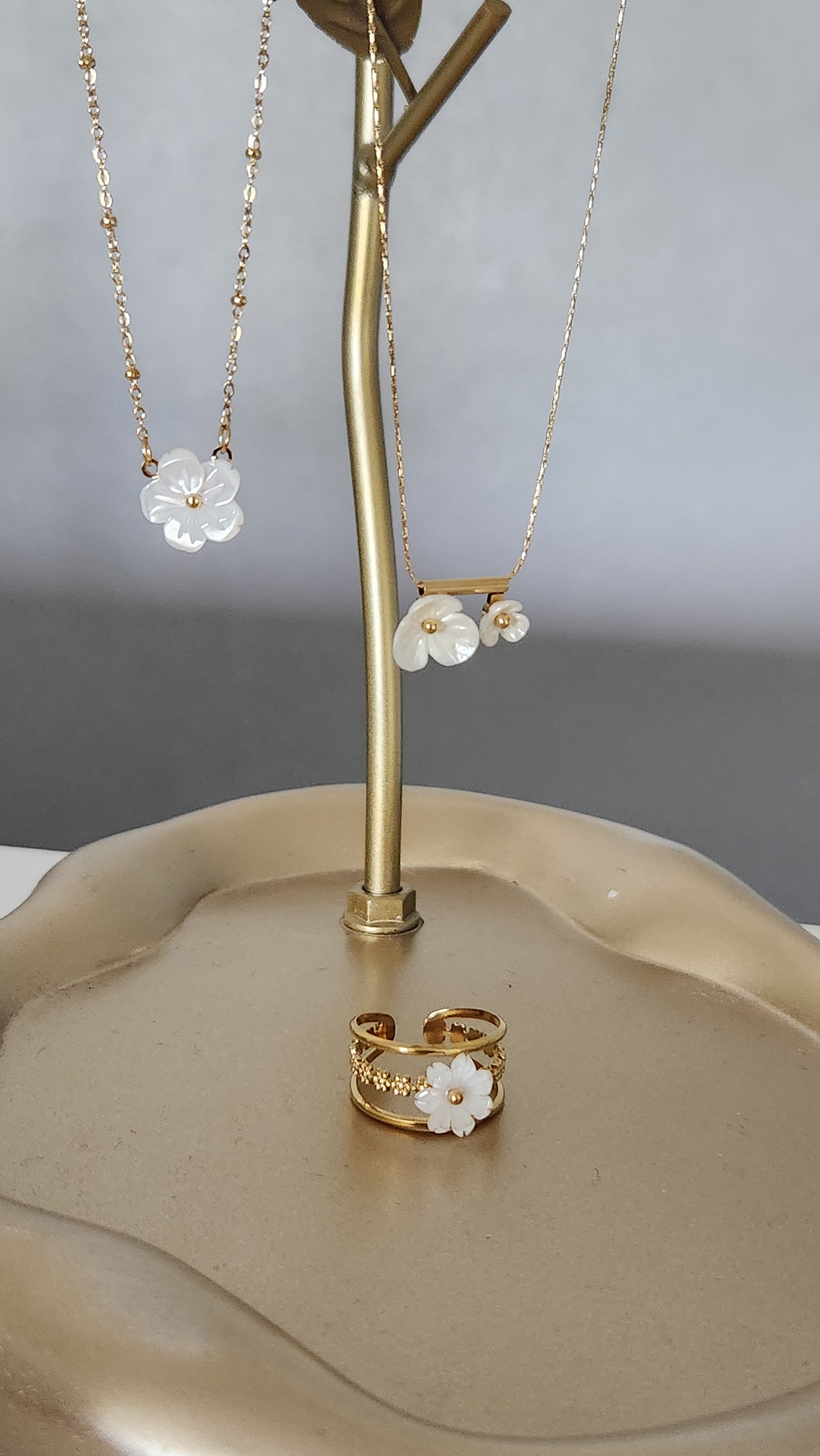 Fiona Flower Necklace